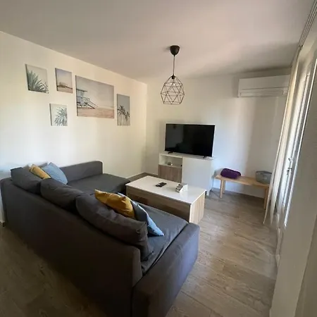 Proche Avec Terrasse Et Jardin Privatif Apartment
