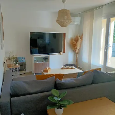 Proche Avec Terrasse Et Jardin Privatif *